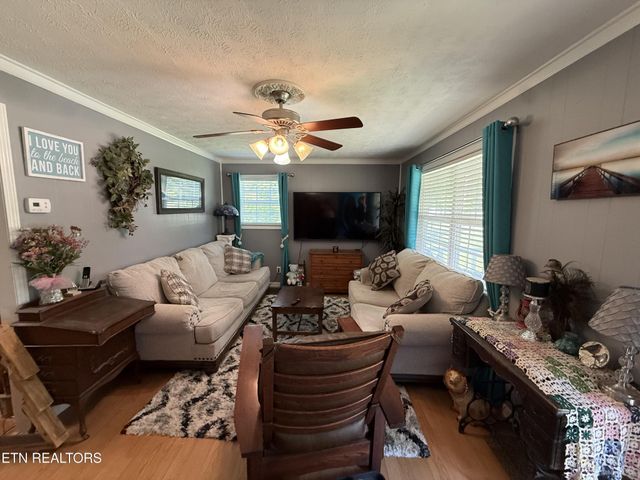 1045 Pearl Hinds Rd, Jamestown, TN 38556