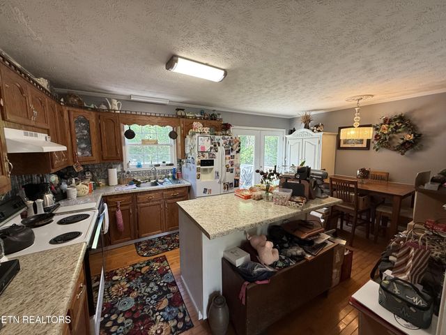 1045 Pearl Hinds Rd, Jamestown, TN 38556
