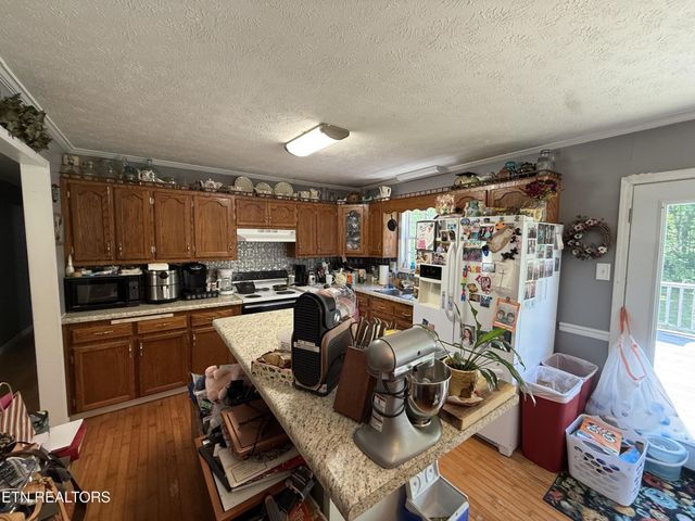 1045 Pearl Hinds Rd, Jamestown, TN 38556