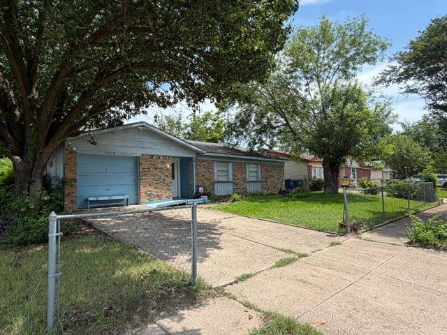 12219 Knight Drive, Balch Springs, TX 75180