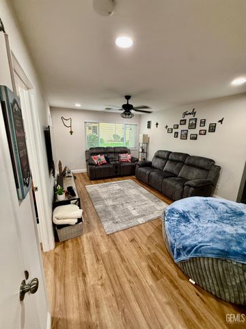 930 Olive Drive 26, Bakersfield, CA 93308