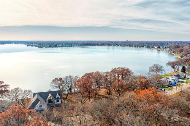 3308 E Shore Drive, Portage, MI 49002