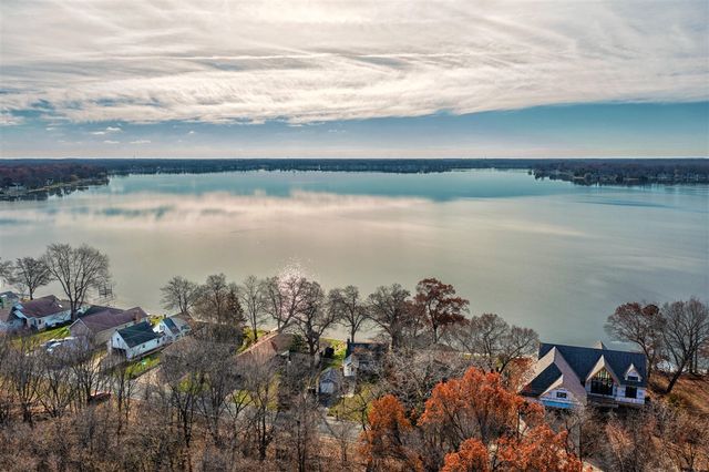 3308 E Shore Drive, Portage, MI 49002