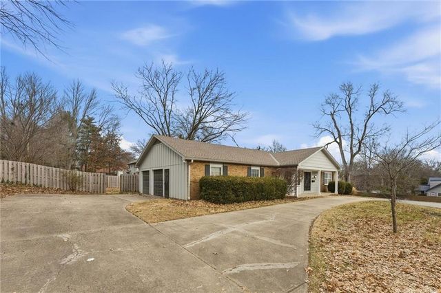 5500 W 88th Terrace, Overland Park, KS 66207