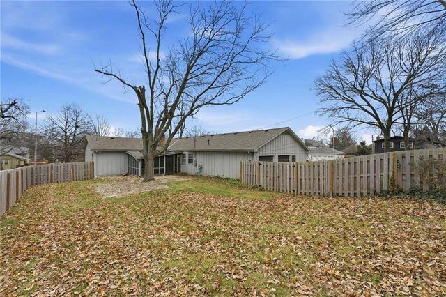 5500 W 88th Terrace, Overland Park, KS 66207