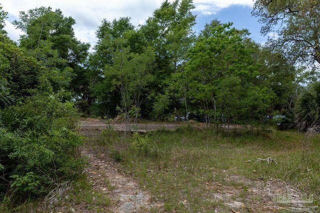 122 Celeste Pl, Pensacola, FL 32507