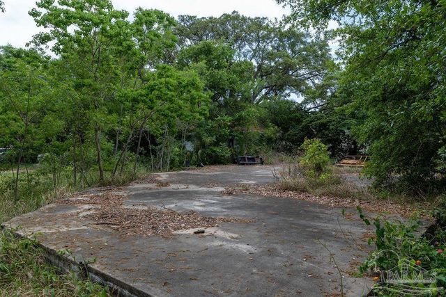 122 Celeste Pl, Pensacola, FL 32507