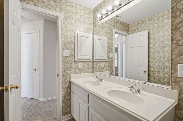 6720 Branch Creek Drive, Fort Worth, TX 76132