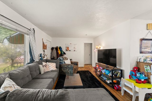 827 E Courtland Ave, Spokane, WA 99207