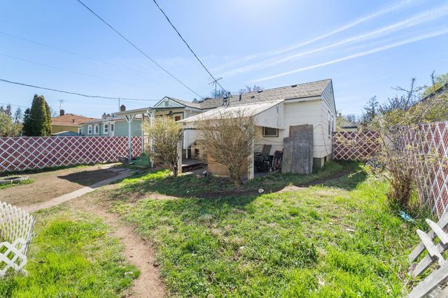 827 E Courtland Ave, Spokane, WA 99207