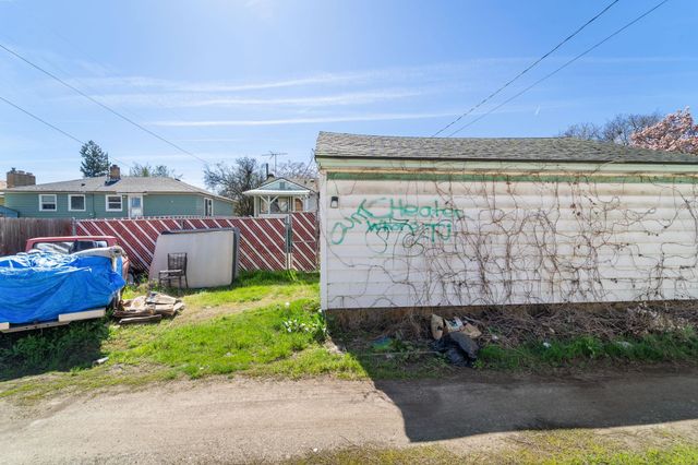 827 E Courtland Ave, Spokane, WA 99207