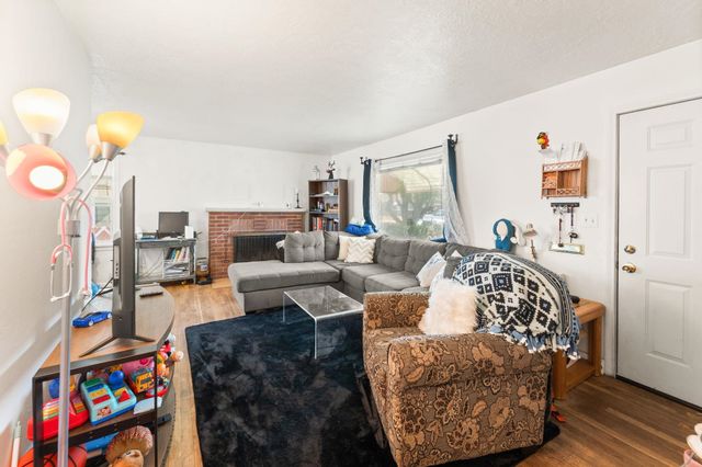 827 E Courtland Ave, Spokane, WA 99207