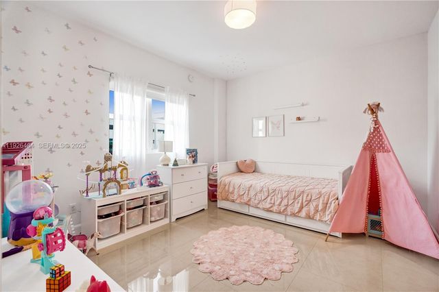 14951 Royal Oaks Ln 401, North Miami, FL 33181