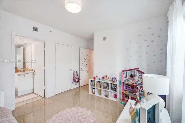 14951 Royal Oaks Ln 401, North Miami, FL 33181