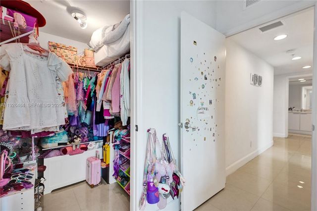 14951 Royal Oaks Ln 401, North Miami, FL 33181