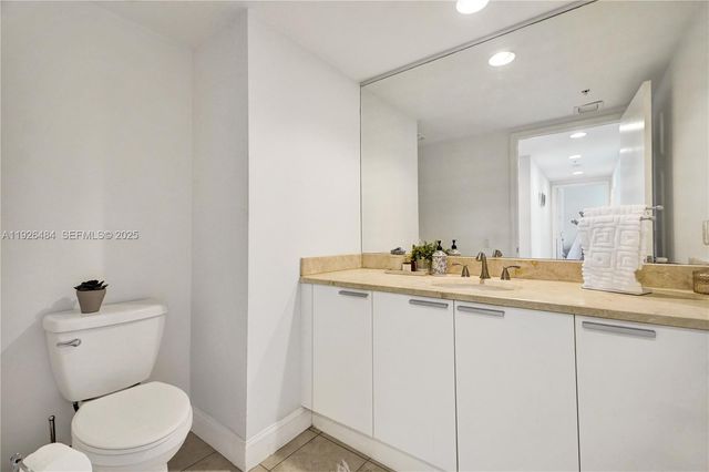 14951 Royal Oaks Ln 401, North Miami, FL 33181