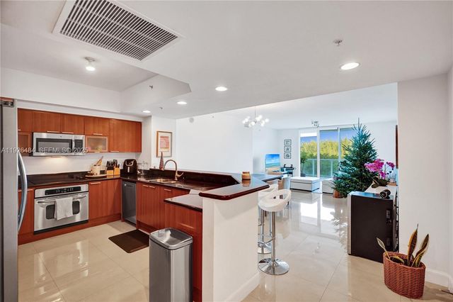 14951 Royal Oaks Ln 401, North Miami, FL 33181