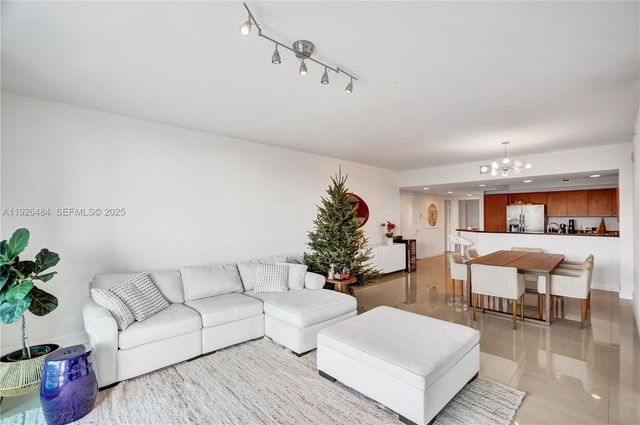 14951 Royal Oaks Ln 401, North Miami, FL 33181