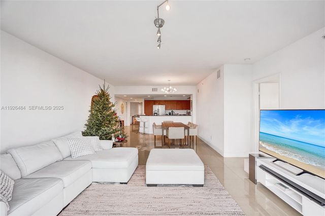 14951 Royal Oaks Ln 401, North Miami, FL 33181