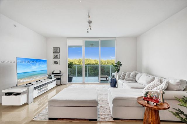 14951 Royal Oaks Ln 401, North Miami, FL 33181