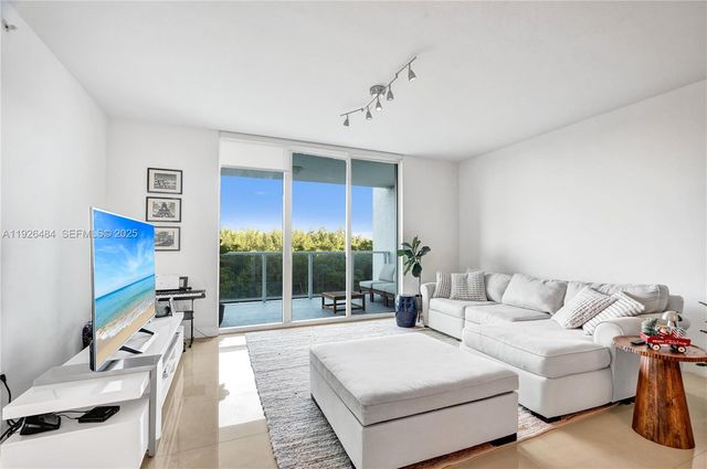 14951 Royal Oaks Ln 401, North Miami, FL 33181