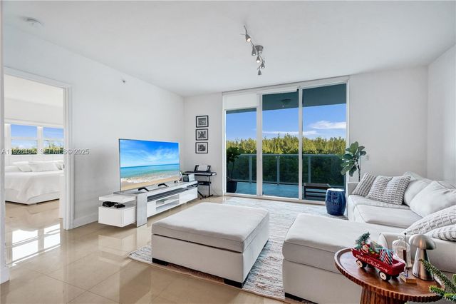 14951 Royal Oaks Ln 401, North Miami, FL 33181