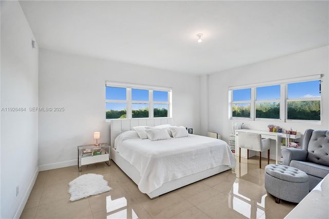 14951 Royal Oaks Ln 401, North Miami, FL 33181