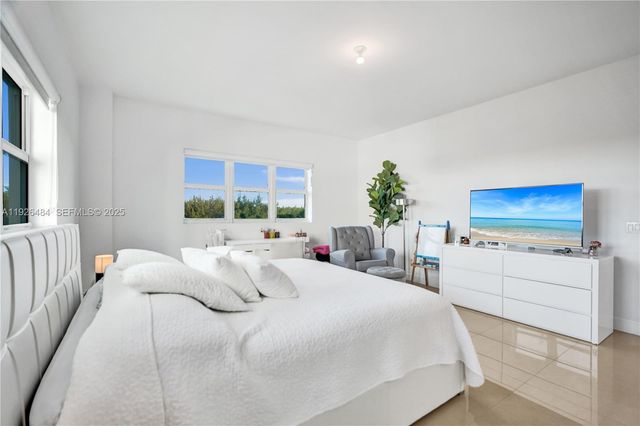 14951 Royal Oaks Ln 401, North Miami, FL 33181