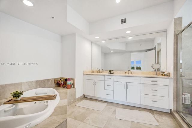 14951 Royal Oaks Ln 401, North Miami, FL 33181