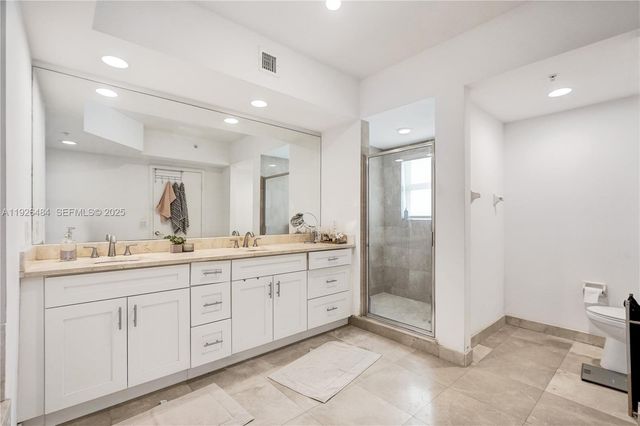 14951 Royal Oaks Ln 401, North Miami, FL 33181