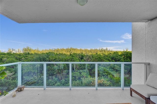 14951 Royal Oaks Ln 401, North Miami, FL 33181