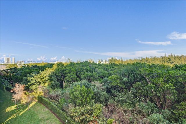 14951 Royal Oaks Ln 401, North Miami, FL 33181