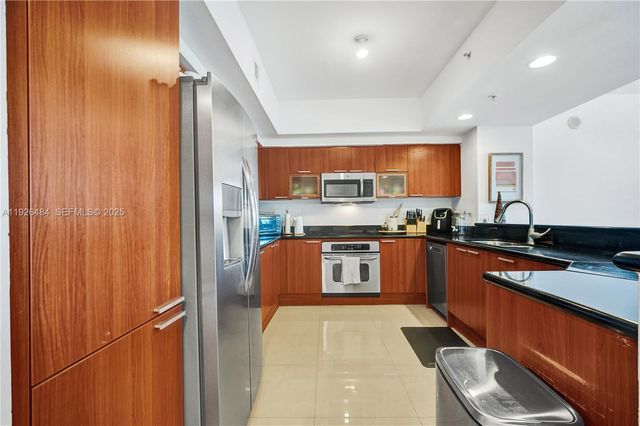 14951 Royal Oaks Ln 401, North Miami, FL 33181