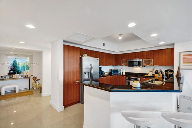 14951 Royal Oaks Ln 401, North Miami, FL 33181