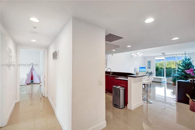 14951 Royal Oaks Ln 401, North Miami, FL 33181