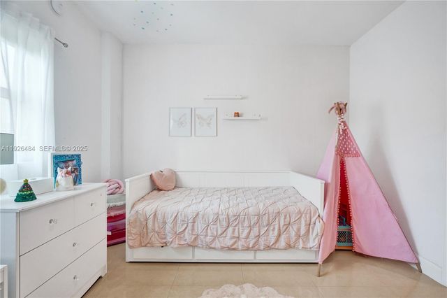 14951 Royal Oaks Ln 401, North Miami, FL 33181