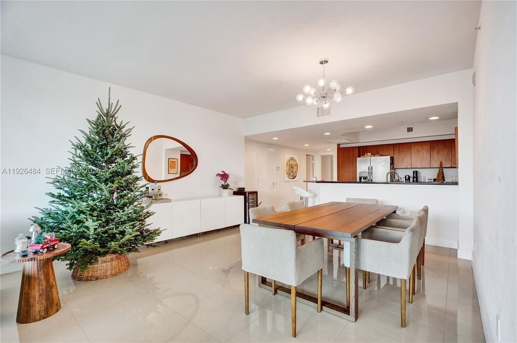 14951 Royal Oaks Ln 401, North Miami, FL 33181