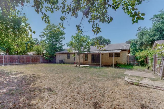 2307 Dartmouth Drive, Arlington, TX 76015