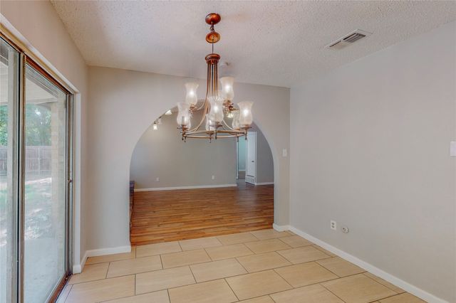 2307 Dartmouth Drive, Arlington, TX 76015