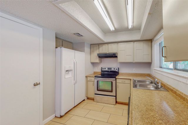 2307 Dartmouth Drive, Arlington, TX 76015