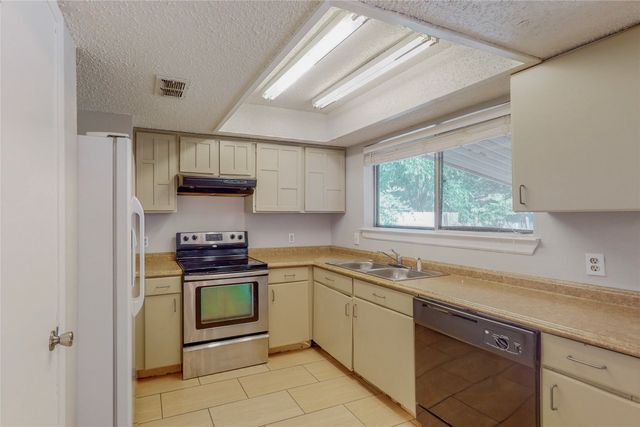 2307 Dartmouth Drive, Arlington, TX 76015