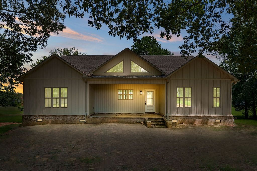 324 Fisherdale Dr, Decaturville, TN 38329