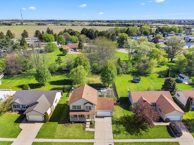 1108 E Pinecrest LANE, Elkhorn, WI 53121