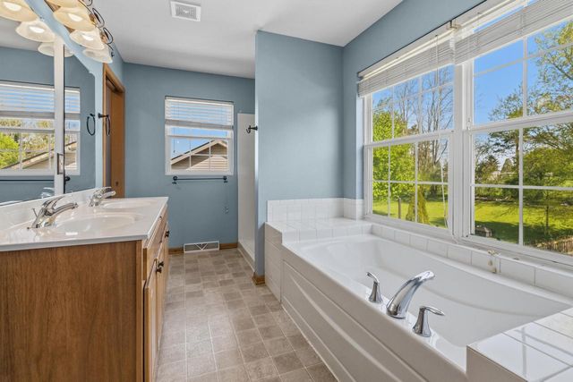 1108 E Pinecrest LANE, Elkhorn, WI 53121