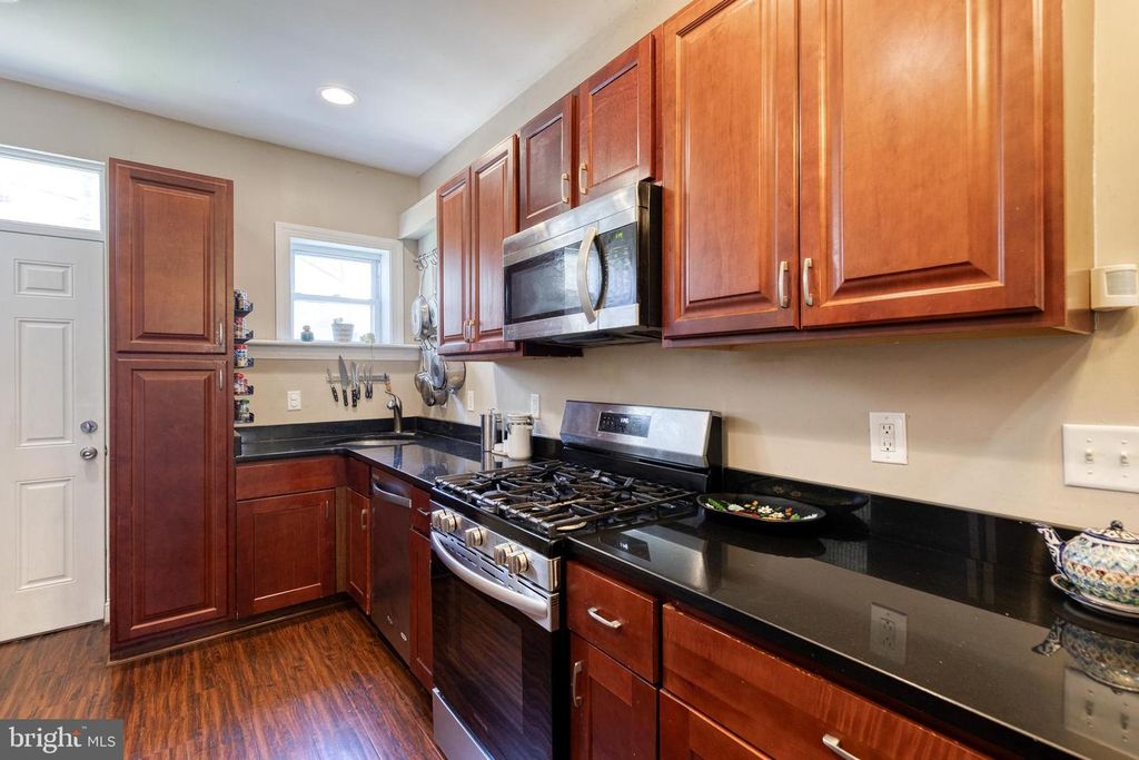 Image 11 of property listing at 2049 DIVISION ST, Baltimore, MD 21217