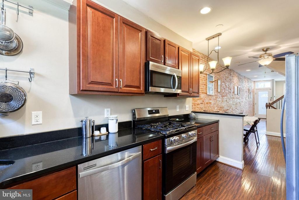 Image 12 of property listing at 2049 DIVISION ST, Baltimore, MD 21217