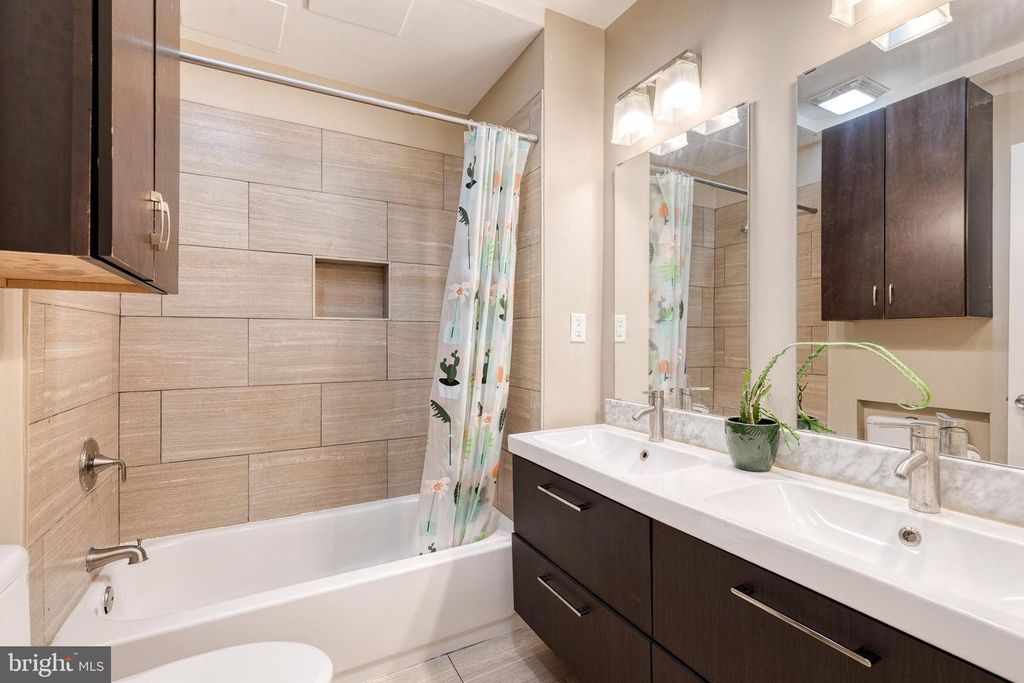 Image 18 of property listing at 2049 DIVISION ST, Baltimore, MD 21217