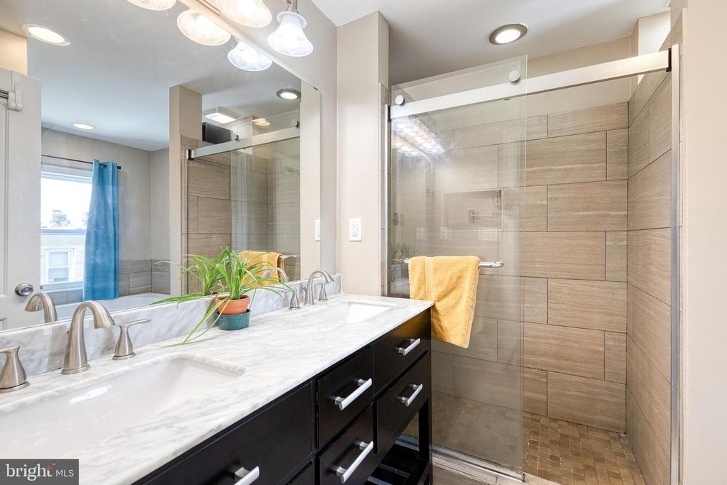 Image 23 of property listing at 2049 DIVISION ST, Baltimore, MD 21217