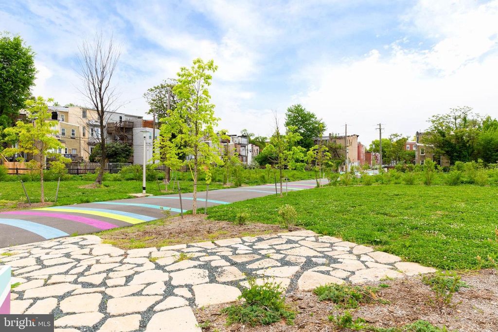 Image 31 of property listing at 2049 DIVISION ST, Baltimore, MD 21217