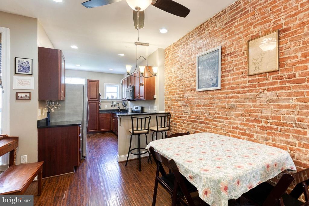 Image 6 of property listing at 2049 DIVISION ST, Baltimore, MD 21217